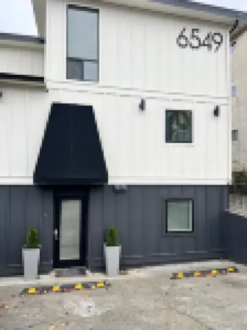 Brand New 2-Bedroom Apartment in Ballard! Hotels in ballard