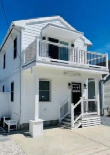 Water Views - 2 Min Walk to Beach - Custom Beach House - Local Pool!