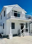 Water Views - 2 Min Walk to Beach - Custom Beach House - Local Pool!