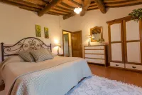 Farmhouse Apartment (Lilac 2+2) Volterra Area, San Gimignano, Pisa Hotels in Peccioli