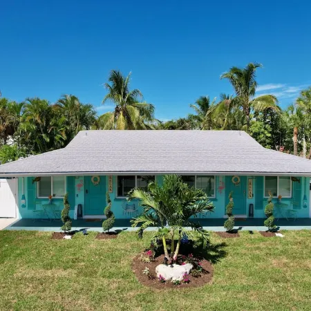 Charming 2Bed Ami  Beach Cottage  1/2 of a Duplex, 3Min Walk to Beach