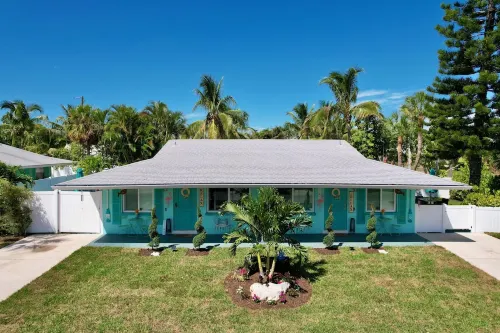 Charming 2Bed Ami  Beach Cottage  1/2 of a Duplex, 3Min Walk to Beach