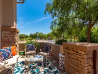 Walk to the Wigwam from this charming single-level condo! Hotels in Litchfield Park
