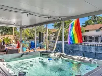 Heated salt water pool, patio, yard, laundry, kayaks, BBQ,hot tub,prime location