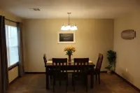 Quiet and Comfortable!  5 minutes away from parks/hospitals Hotels in Joplin