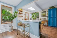 1884 Modernized Home: Fire Pit, Tesla Tech, Near Downtown
