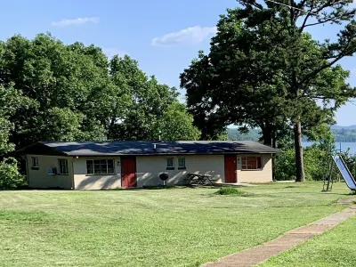 Remote Get Away! - Renovated 3 Bedroom Cabin on Bull Shoals Lake.