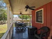 Big Red Comfortable, welcomes pets, & sleeps 6