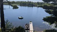 Lake Front 3 Bedroom cabin with FREE use of pontoon. - Alppimaja