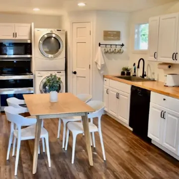 Cute tiny home with everything you need!