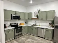 Spacious townhome convenient to everything! Great rates!! ⭐⭐⭐⭐⭐