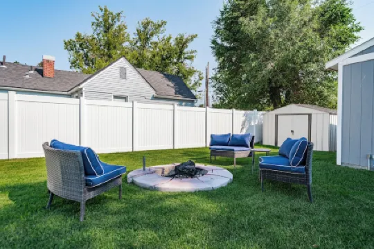 Downtown Vintage Dreamhouse near the Snake River Greenbelt