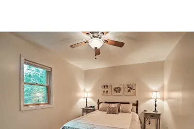 Luxury lakefront apartment - and a pool! Pool open Memorial Day - Labor Day.
