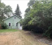 Charming home- Downtown Cody - Sleeps up to 9! Detached GAME ROOM with bed!