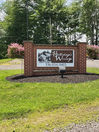 Sunset cottage complete w/large deck, fire pit and mins away from public beach