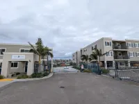 Lovely 1-bedroom condo by the Harbor. فنادق في أوسيانسيدي