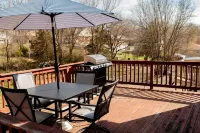 2BD, 1BA Home. 5-10 Minutes to ANYWHERE in JCMO!