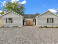 The Luxe/Hot Tub/Putt Putt/10 Miles Shaker Village Hotels in Mercer County