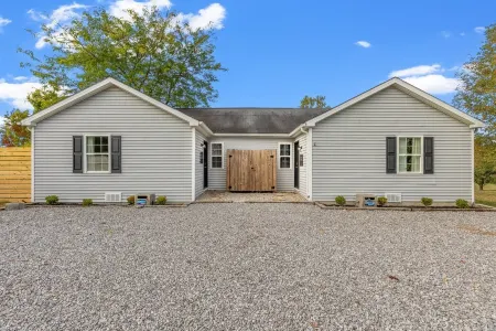 The Luxe/Hot Tub/Putt Putt/10 Miles Shaker Village