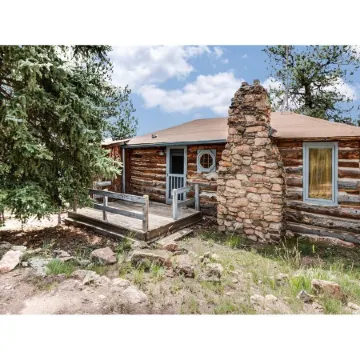 1900's Log Cabin with Spectacular Valley View