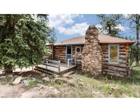 1900's Log Cabin with Spectacular Valley View Hotels in Bailey