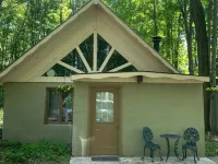 Harbor Springs 2 Bedroom Cottage Close to Boyne Highlands & Nubs Nob Hotels in Pleasantview Township