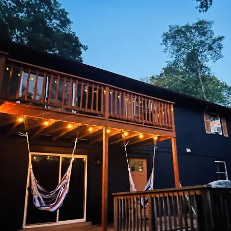 Cozy Family Friendly Cottage: GameRoom, Fire Pits & Mtn Views, Mins 2 Ski Resort