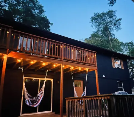 Cozy Family Friendly Cottage: GameRoom, Fire Pits & Mtn Views, Mins 2 Ski Resort