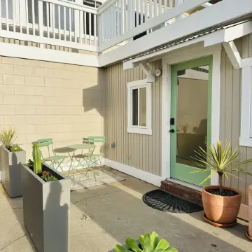 Cayucos Cottage Studio ll Modern Peak-A-Boo Ocean Views