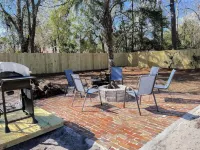Cozy Coastal Abode- 4bed,3bath Hotels near Winn-Dixie