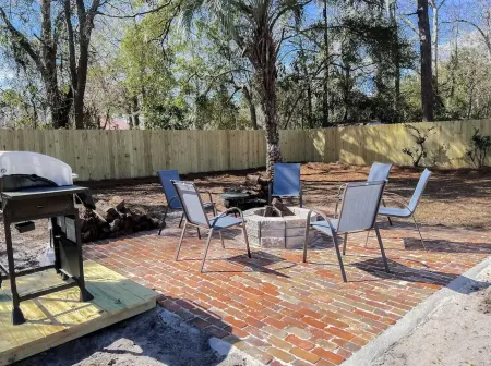 Cozy Coastal Abode- 4bed,3bath Отели рядом с достопримечательностью «Сайпресс Милл сквер»