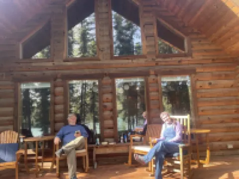 Kenai riverfront log cabin, perfect for fishing, close to town Hotels in Sterling
