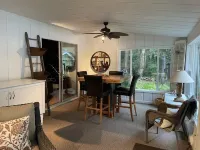 Tranquil 2 Bedroom Getaway on Private Lake