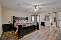 Simply Amazing....Remodeled Cabin with Strawberry's Largest Deck, Dog Friendly