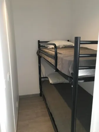 Beautiful and bright apartment with lovely view of Cassis Bay and feet in water Отели в г. Кассис