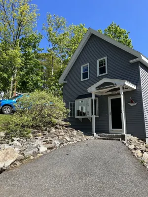 Downtown Boothbay Harbor, 2-Story Cottage Mung Bean附近的飯店