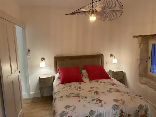 The air-conditioned Mas d'Arthur, in the center of St Rémy, with garden and swimming pool