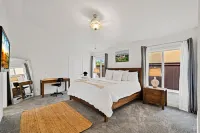 Your private oasis with heated pool and garden in Oceanside!