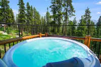 Charming Cabin with Hot Tub & Stunning Views