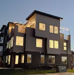 Charming 3-bedroom townhome with WiFi, AC in lovely small community