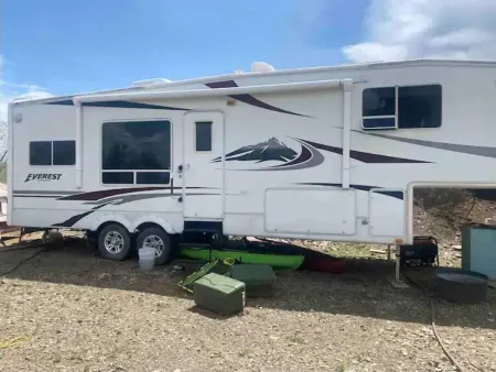 Queen and Twin Bed Trailer on Private Beach, Hammocks, Tiki Torches, Fishing