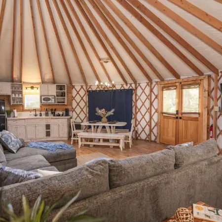 Mockingbird Yurt/Cold A/C! Hot Tub/Medina River Access/River Yurt Village