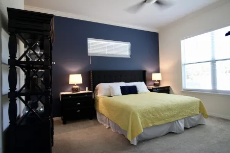 Fun Location,  Walking Distance to Docks, New Pickleball Courts & Near Beaches