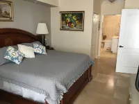 Luxury Condo Across from the Beach. STR-00342