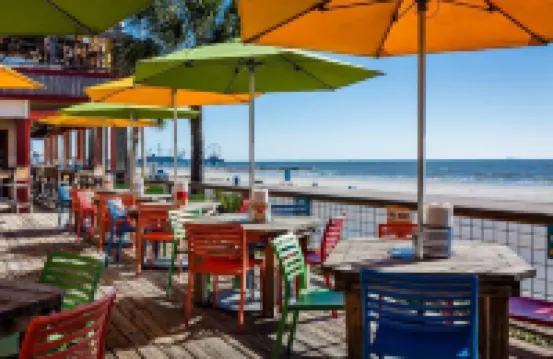 SPEND YOUR SPRING BREAK IN A HOT TUB/HEATED POOL on the ISLAND!