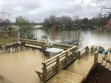 Heavenly Harbor - Lake Life at its Best!