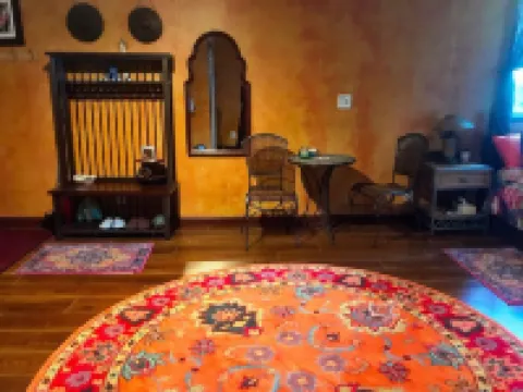 Private studio apartment one mile from downtown.