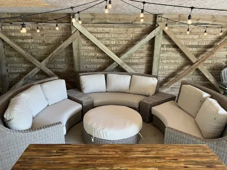 E-Sea-Livin' Oceanside Coastal Cottage in Corolla, 4 Min Walk to the Beach!