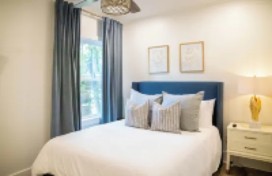 The Vincent A - on Government St! Walk to Restaurants, Bars & Shopping!