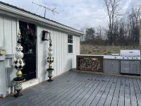 Hocking Hills Cabin, 2 acres of wooded forest, 10 min away from Old Man’s Cave